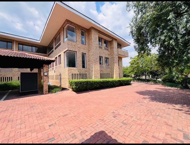801M² OFFICE TO LET IN VORNA VALLEY